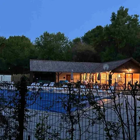 Camping Mobil-home Spacieux 3 Pour 6 Personnes - Terrasse - Api-1-52-1649 *